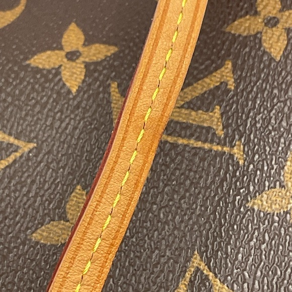Louis Vuitton Neverfull Pouch - Picture 11 of 15